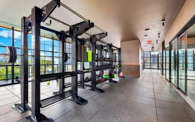 Luxury 49FL Condo with City Views