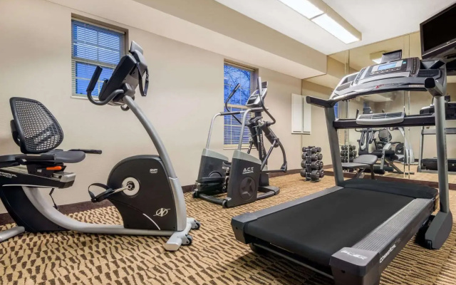 Hawthorn Suites by Wyndham Louisville North