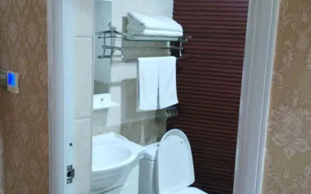 Shenqiu Golden Apple Hot Spring Hotel