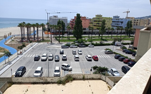 Seafront Apartment for Rent 6 Sleeps Skyscraper