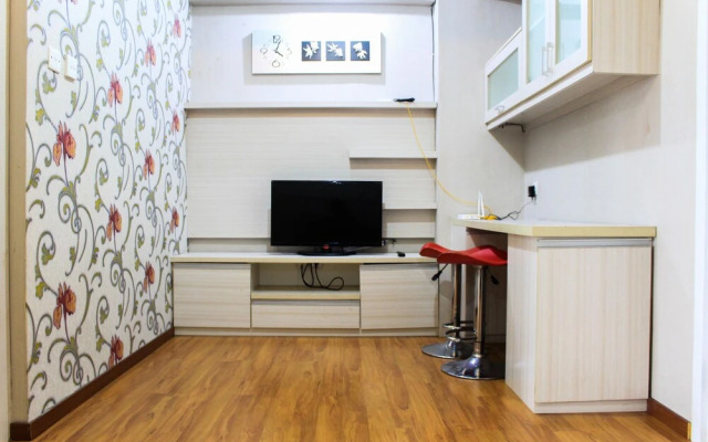 Fully Furnished And Cozy Design 1br Green Pramuka Apartment