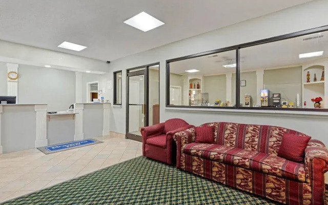 Days Inn Suites Manchester Tn