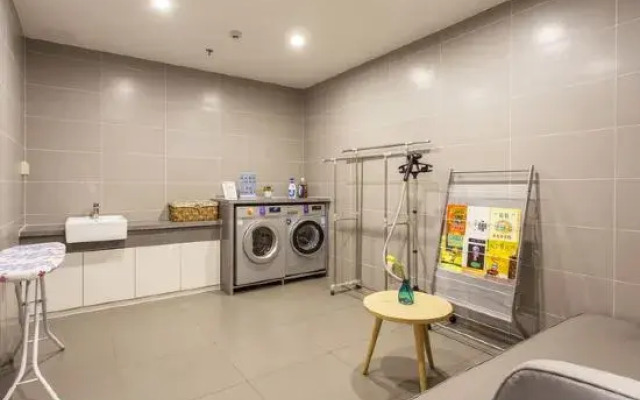 Ease Hotel (Harbin Jiangbei University Town Store)