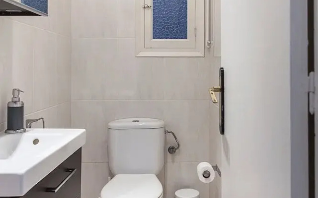 Prime Eixample Hideaway 6 Guests With Balcony by Myrentalhost