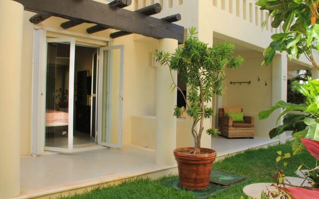 Luna Maya condo free access to Beach club