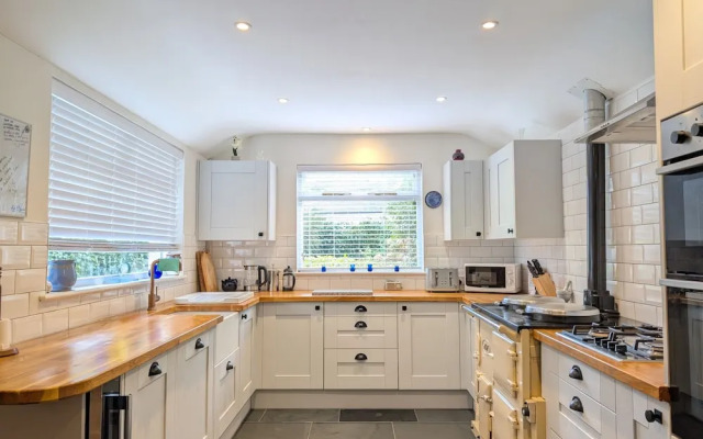 The Old Barn Near St Ives - Rustic Charm & Space