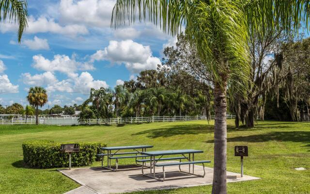 Travelodge Suites by Wyndham Lake Okeechobee