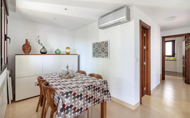 Beautiful Duplex-City Center. Parking by the house