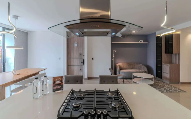 w Elegant 3BR w Outdoor Balcony