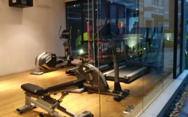 Tranquil And Modern Haven 2Br At The Rosebay Apartment