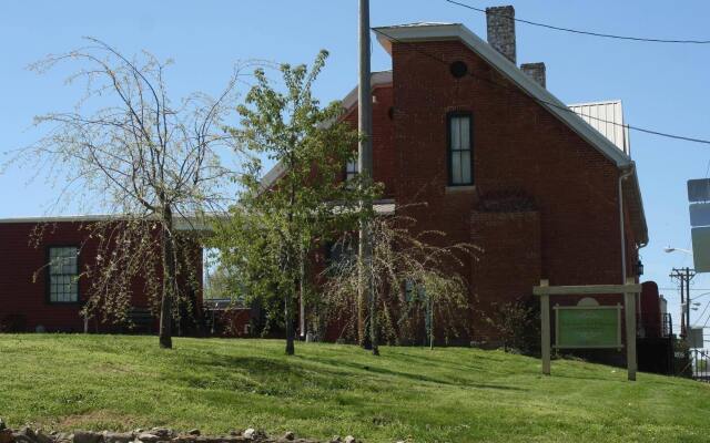 Main Street Bed & Breakfast Established in 1810