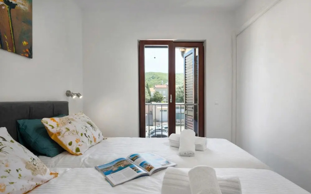 Seafront Apartment Nana