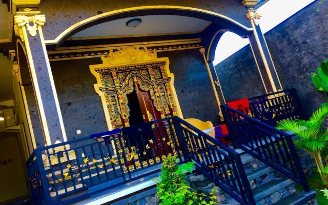 Amed Romance House