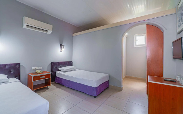 Sayanora Hotel & Park