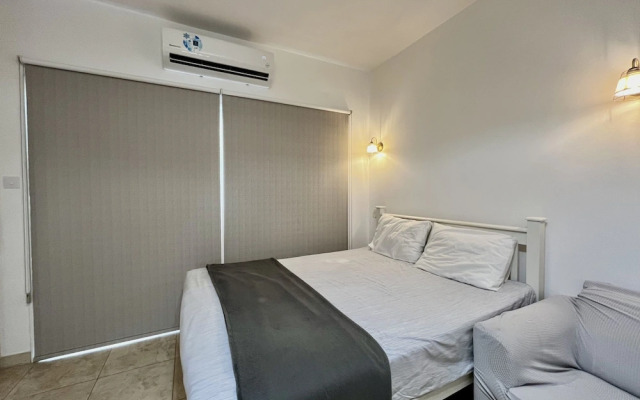 157 LIM - Stay Sunsea Studio