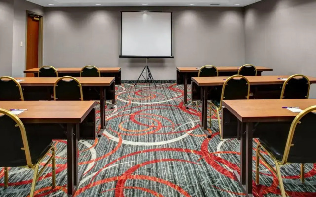 Holiday Inn Express Hotel & Suites Pittsburgh-South Side by IHG