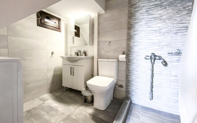 Stunning Apartment in Nafpaktos With Wifi and 2 Bedrooms