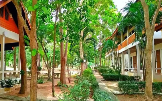 CAPITAL O1142 Laemkum Beach Resort