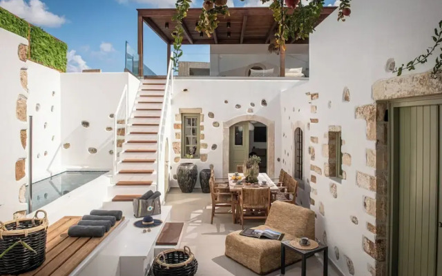 Mint Villa by Checkin