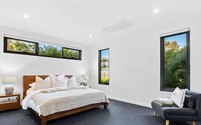The Ocean s Edge Luxury Entertainer With Views