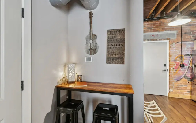Studio w/ Pool Access: 2 Mi to Downtown Nashville!