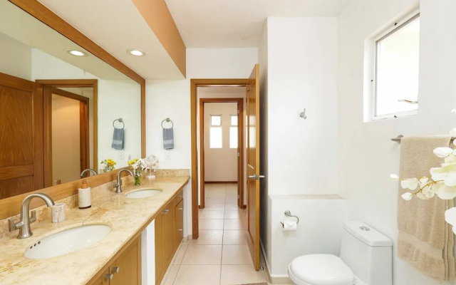 Sleeps 10 Views Beach 1 Block