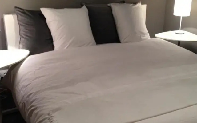 Dirk Suites