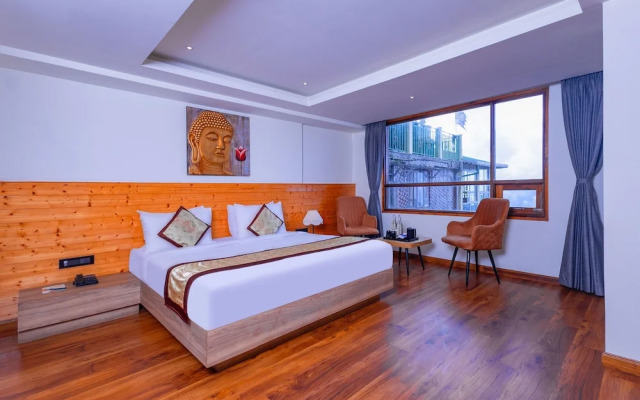 Sumitel Sanderling 500 meters from Mall Road