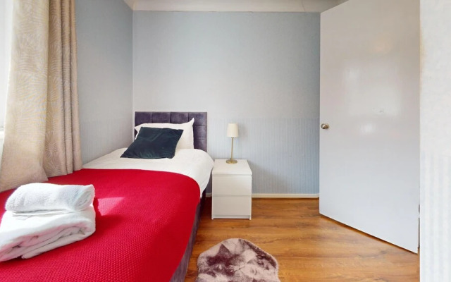 Entire 3 Bed Home in Basildon Sleeps up to 6