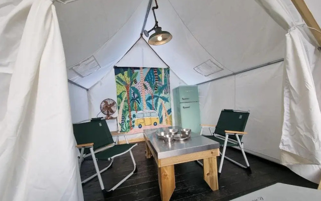 Gapyeong Dongban84 Glamping&pool Villa