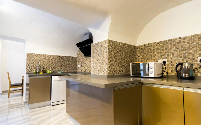 Spacious Two Bedroom Apartment in Westminster