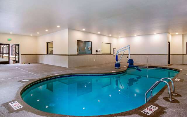 Comfort Suites Wooster near University Campus