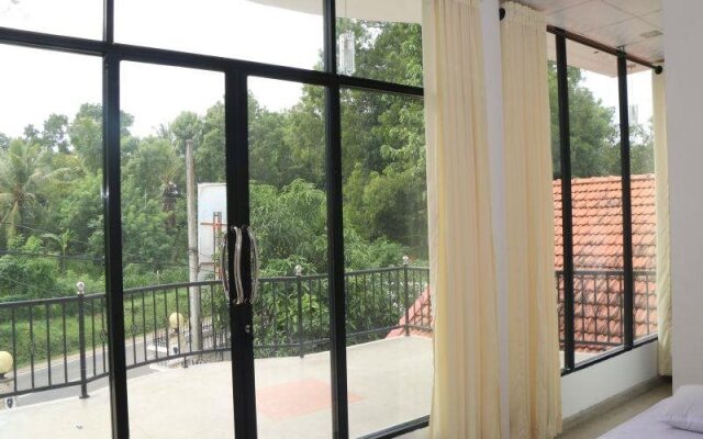 Tharusha White House Hotel