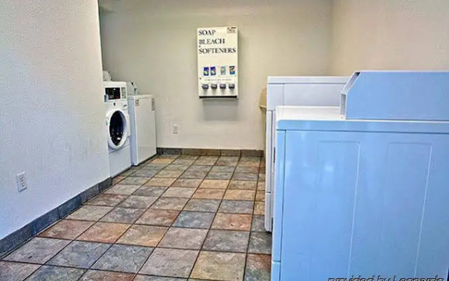 Motel 6 Columbia West