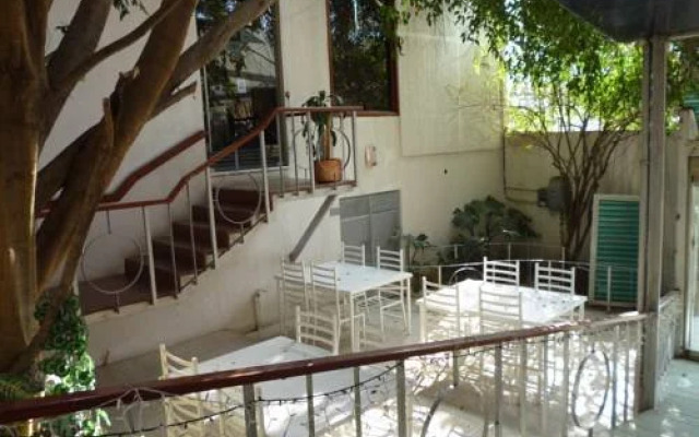 Hotel Q