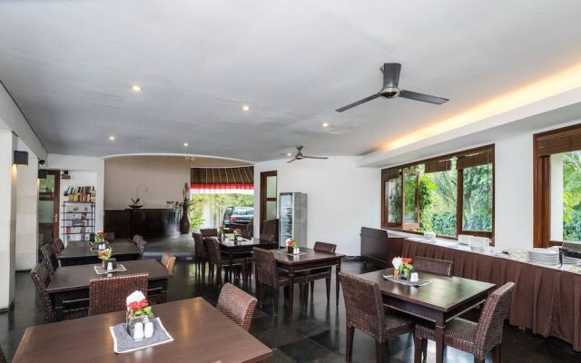 16 bedroom villa river side Legian