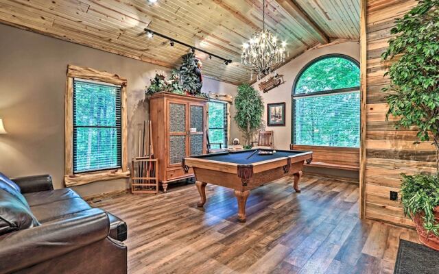 Eclectic Cabin w/ Hot Tub: 1 Mi to Ober Gatlinburg