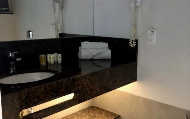 Cris Hotel