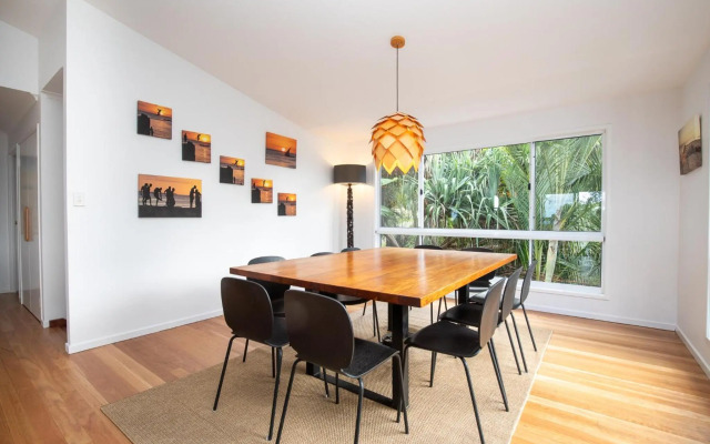 Surf Gums + Sleeps 8 + Pet Friendly + Ocean Views