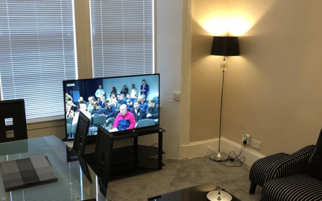 Ground Floor Apartment near GLA Airport