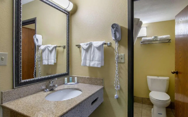 Quality Inn Merriam - Kansas City