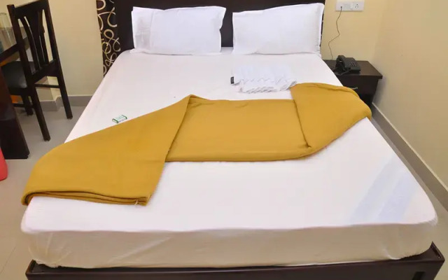 Oyo 10450 Breeze Inn