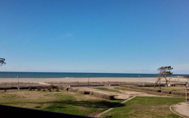 Accès direct plage pour ce T2 avec parking privatif 4PC125