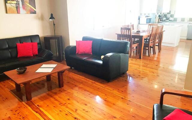 4 bedroom house - Walk to Southbank