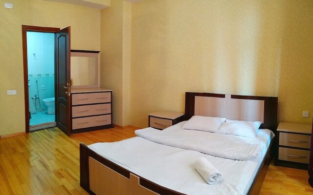 Bakuvi Tourist Apartment E022