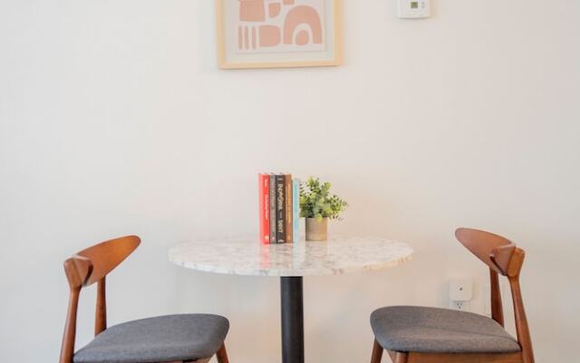 3BR CozySuites at The Block