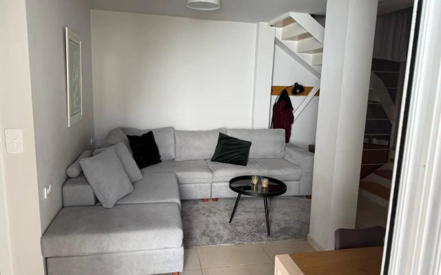 Stylish Studio Apartment - 8F House