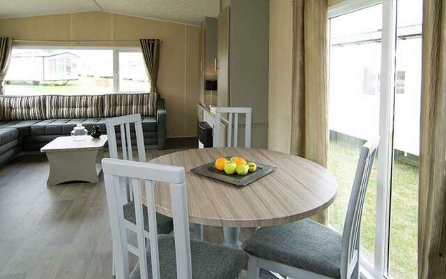 Comfortable chalet with a garden, at nature reserve