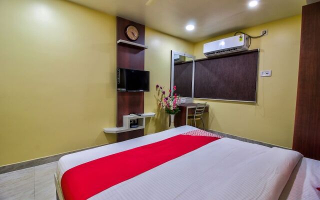 OYO 24872 Hotel Golden Fiesta