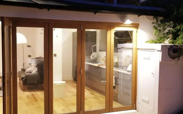 Lovely 2-bed Garden Flat In Little Venice